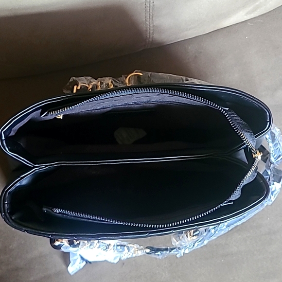 Darcy Marks London Vegan Leather Quilted Shoulder Bag - Picture 4 of 9